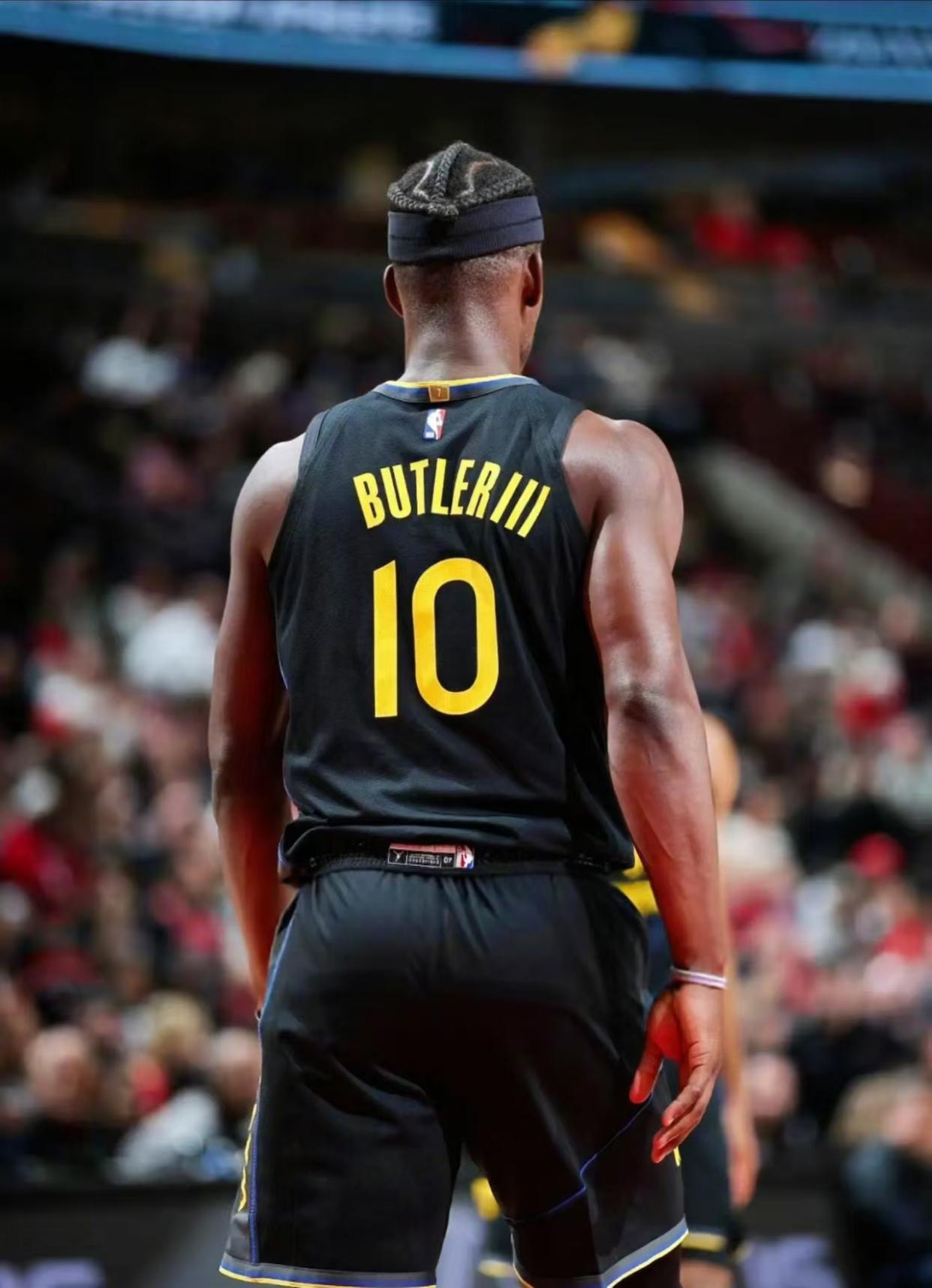 骑士前锋巴特勒成功复出,助球队逆转胜利 骑士前锋巴特勒成功复出,助球队逆转胜利