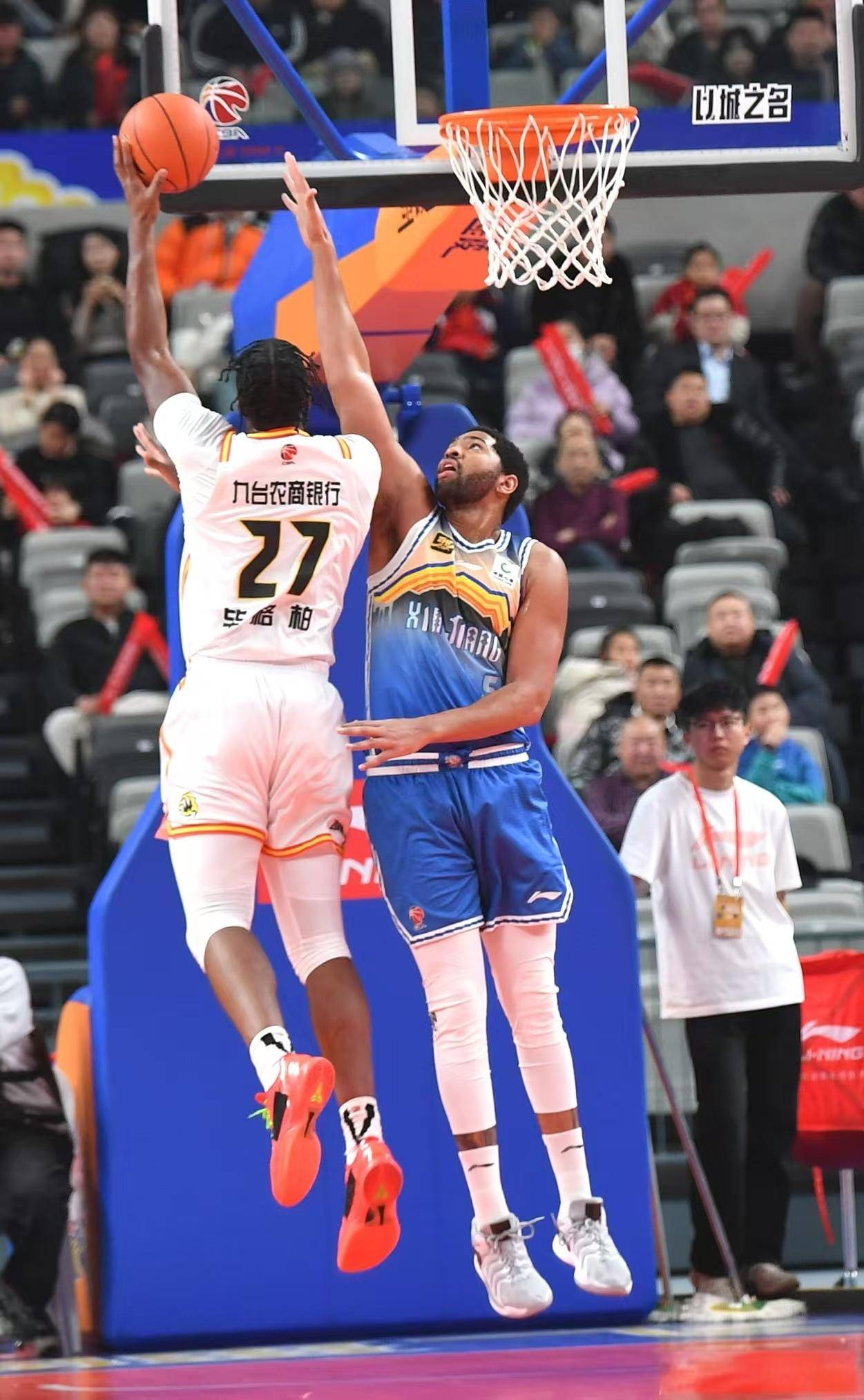 新疆男篮在关键时刻逆转比赛