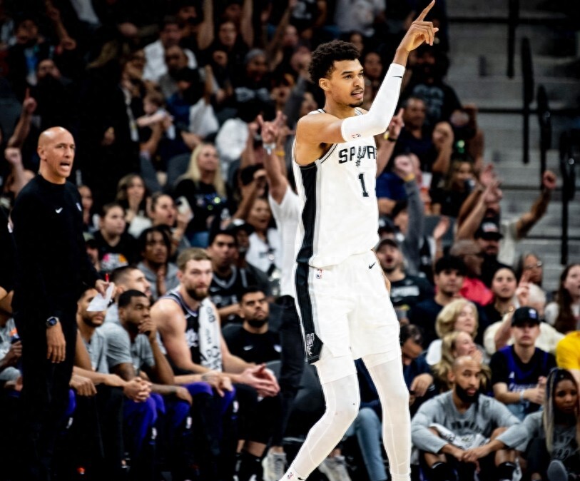 马刺遭逆转负国王,遗憾失利 马刺遭逆转负国王,遗憾失利