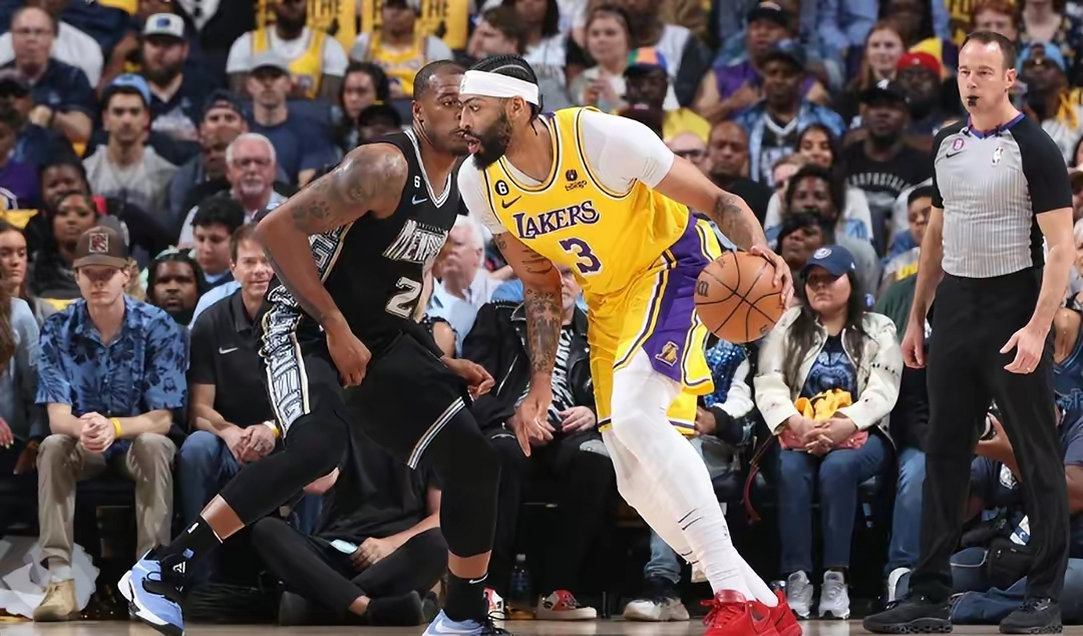 湖人轻松击败活塞,浓眉砍下28+10 湖人轻松击败活塞,浓眉砍下28+10