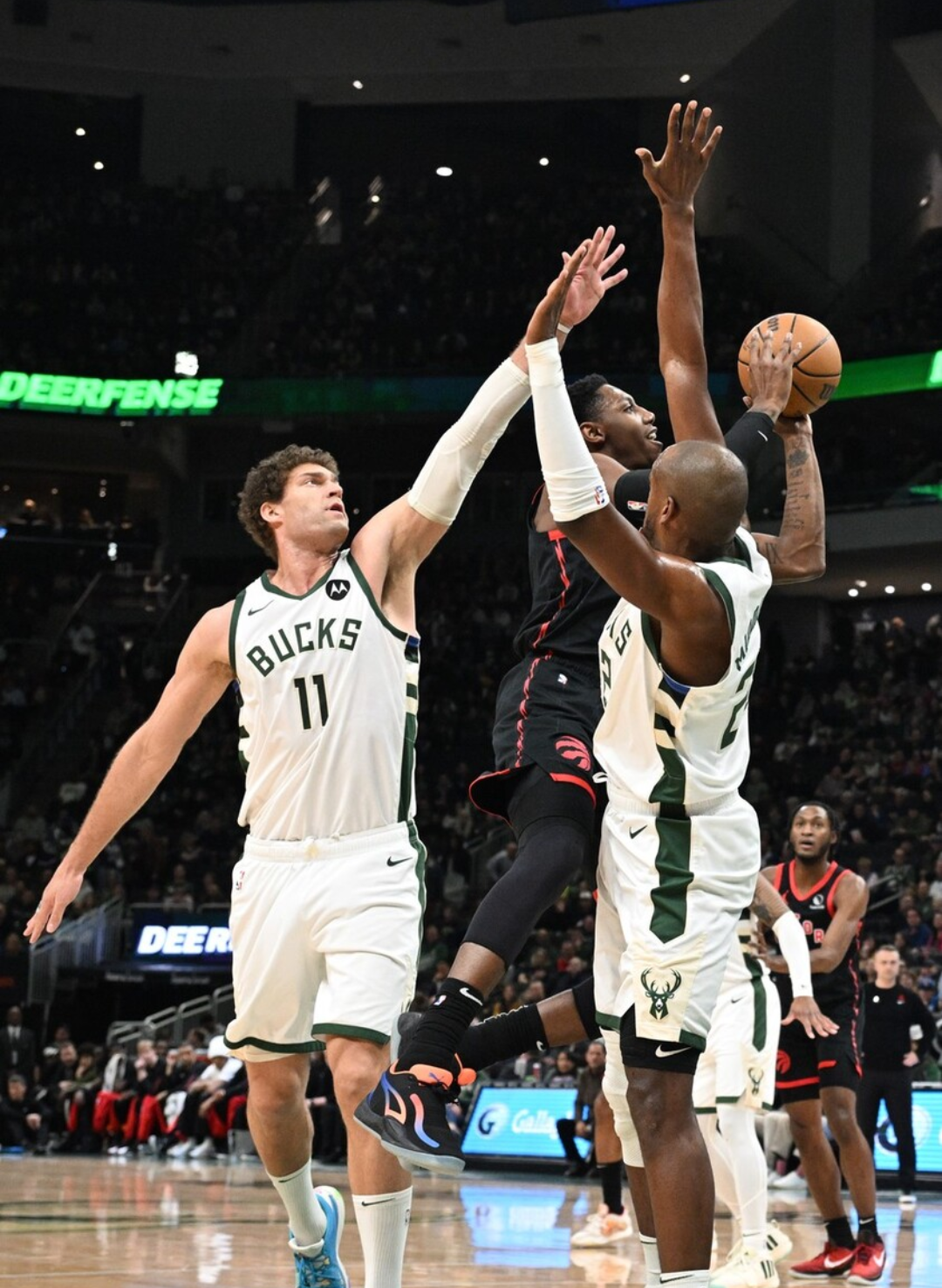 雄鹿连胜终止，猛龙获胜