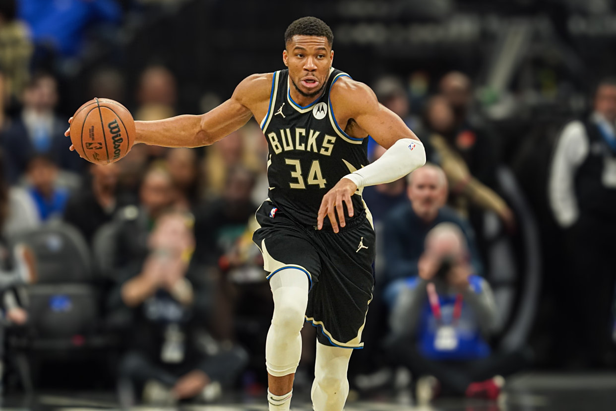 雄鹿大胜热火，字母哥狂砍40分