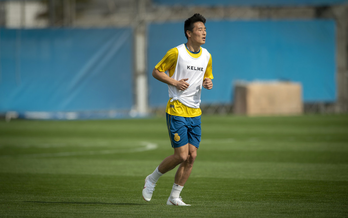 客场夺冠帕德博恩,豪取三分 客场夺冠帕德博恩,豪取三分