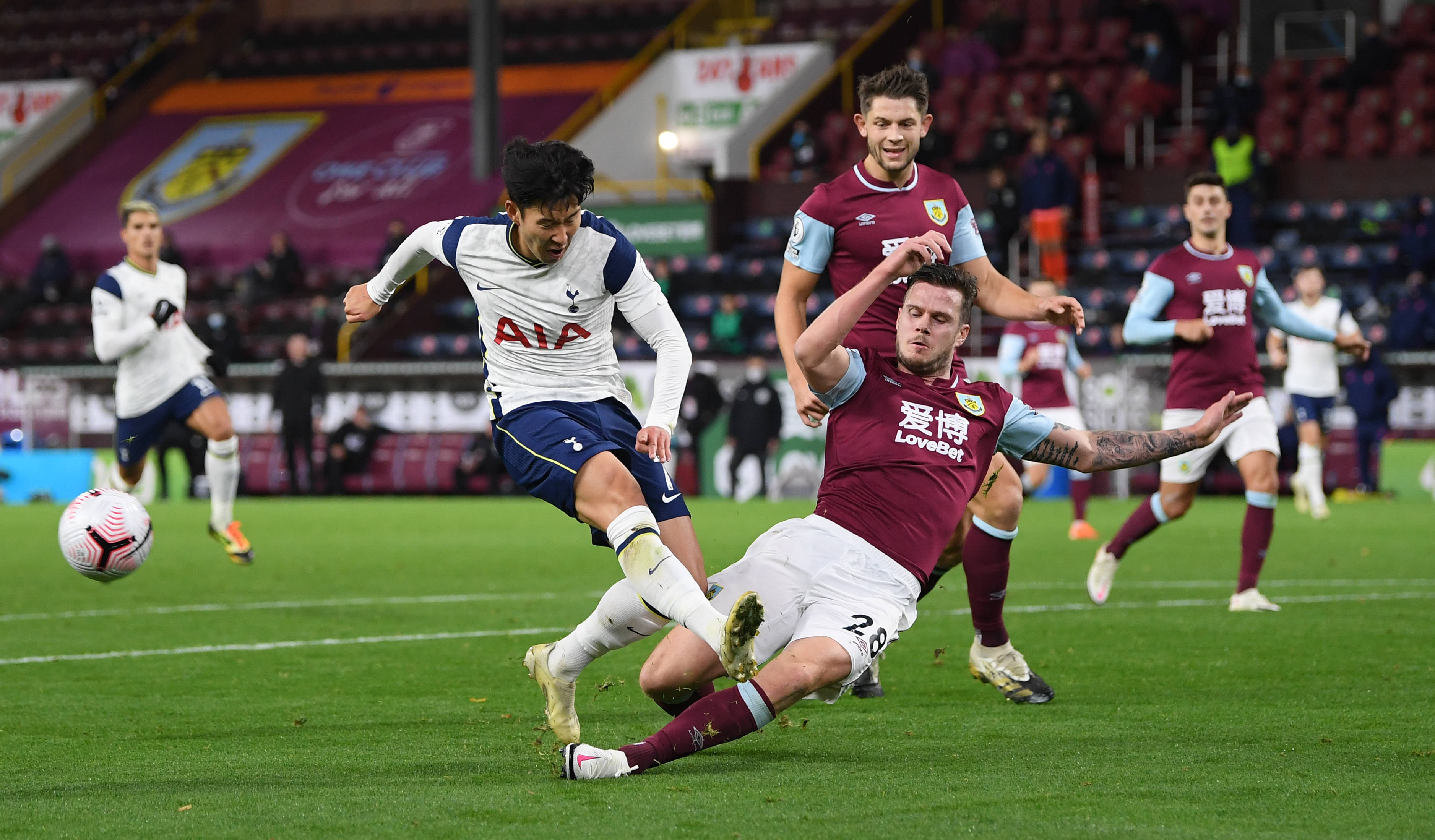 斯图加特遭遇主场失利，门兴格拉德巴赫客场作战获胜