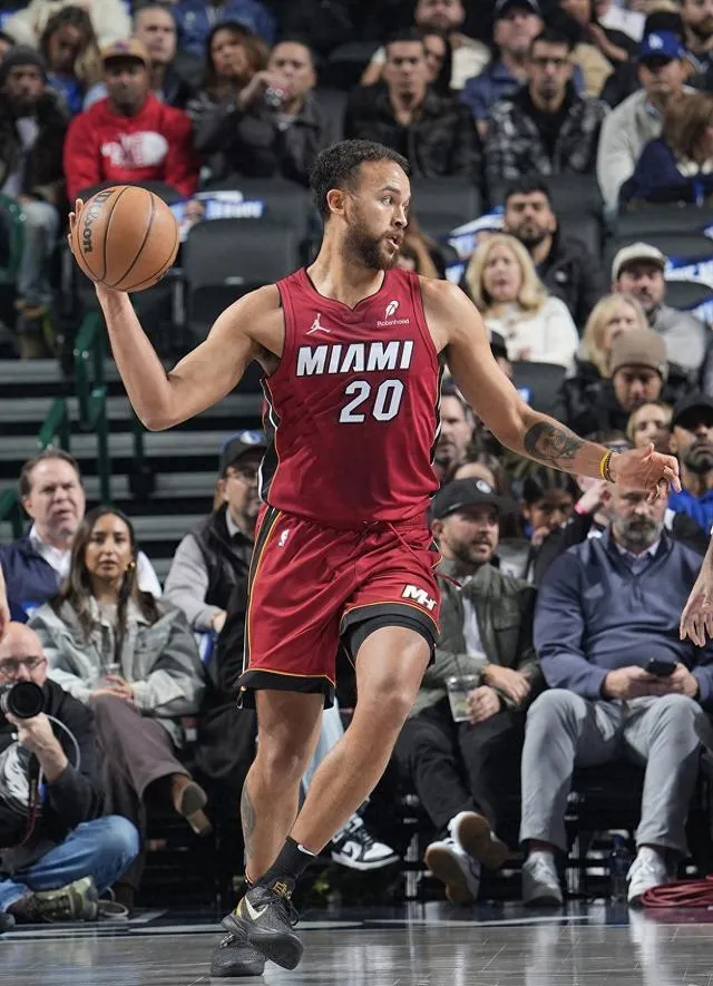 热火客场逆转骑士，赢得大胜